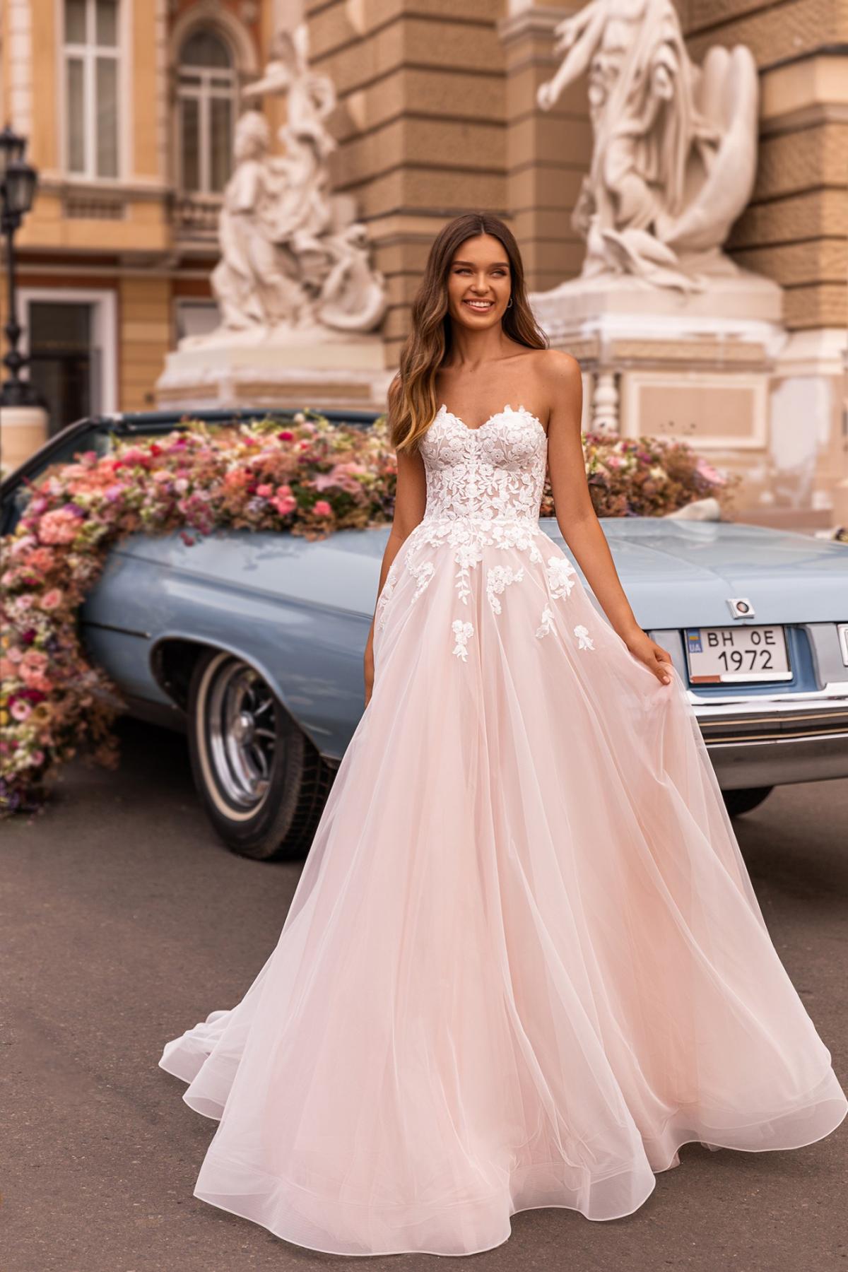 Mitterhofer Brautmode - Startseite - BRAUTKLEID TRENDS 2027